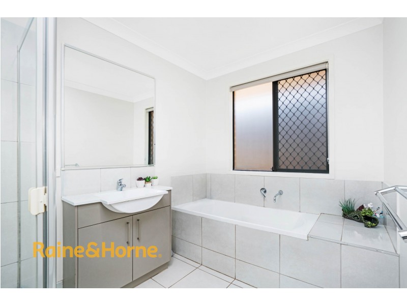 10 Glenmore Ridge Drive, Glenmore Park NSW 2745