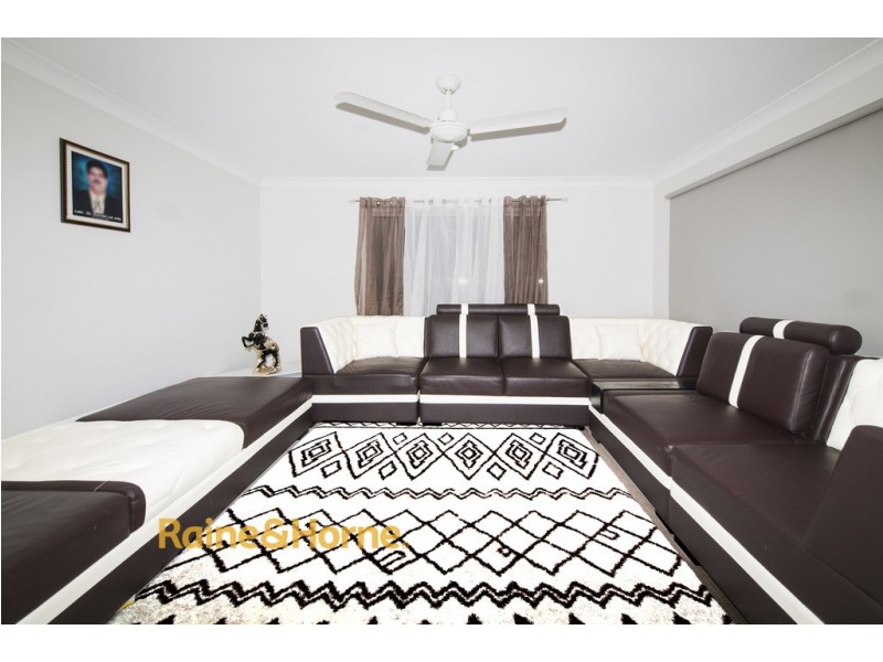 10 Glenmore Ridge Drive, Glenmore Park NSW 2745