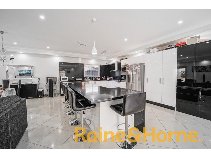 18 Lakewood Terrace, Glenmore Park NSW 2745