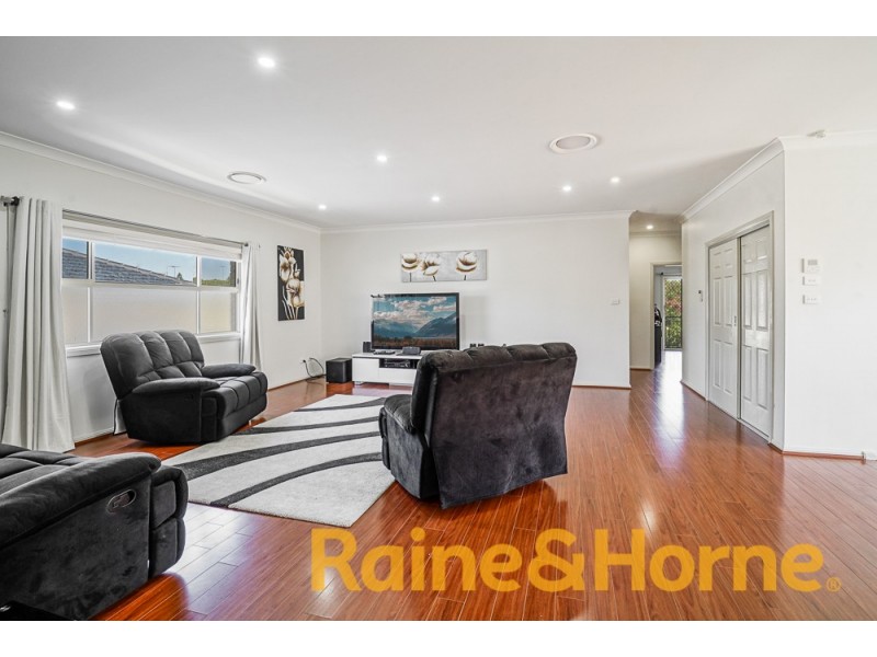 18 Lakewood Terrace, Glenmore Park NSW 2745