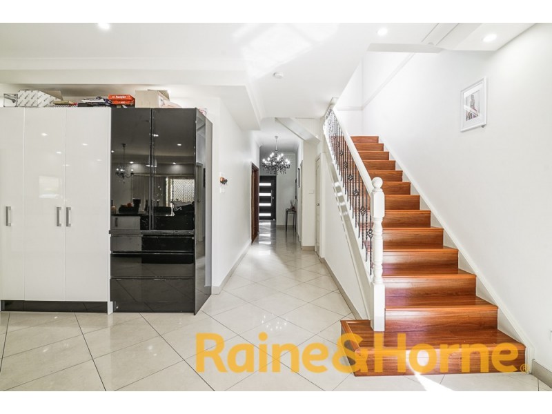 18 Lakewood Terrace, Glenmore Park NSW 2745