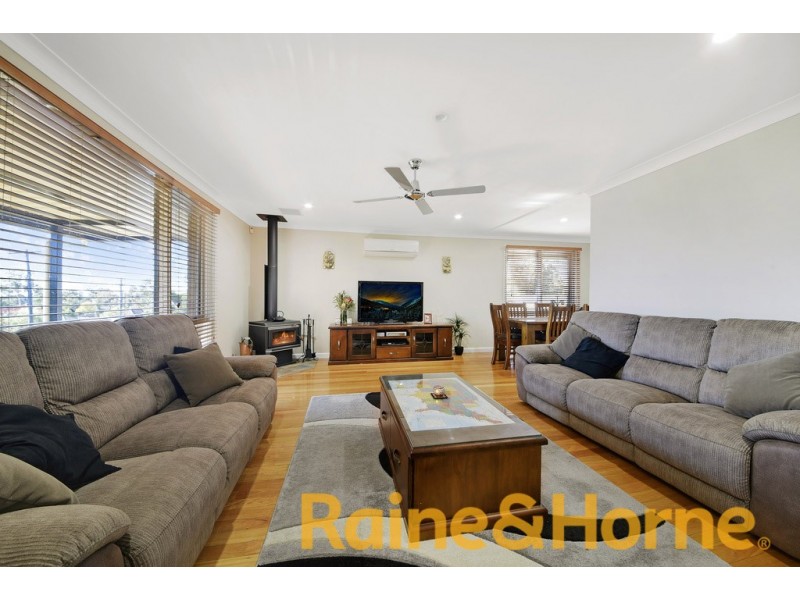4 Raschke Street, Cambridge Park NSW 2747
