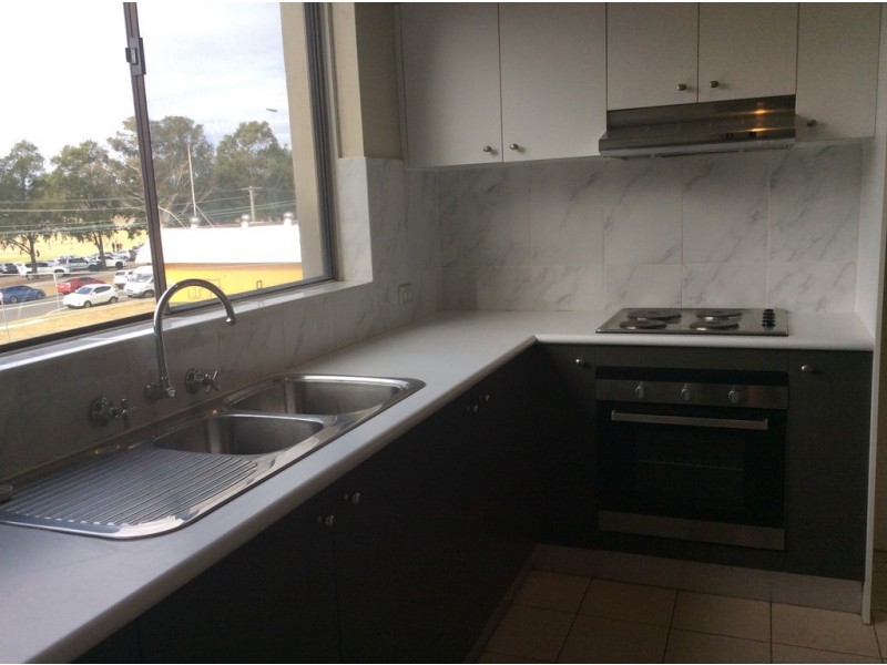 8/5 Preston Street, Penrith NSW 2750