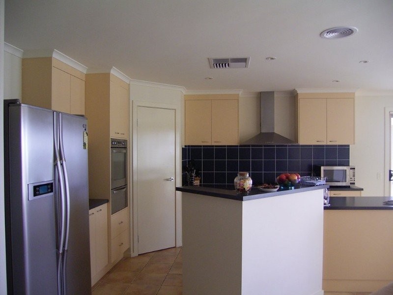 3 Moet Place, Lavington NSW 2641