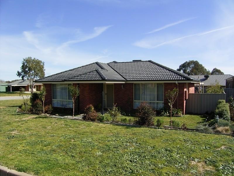 14 Quandong Road, Thurgoona NSW 2640