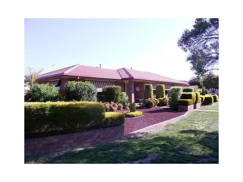 377 Poplar Drive, Lavington NSW 2641