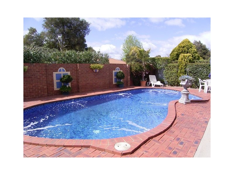 377 Poplar Drive, Lavington NSW 2641