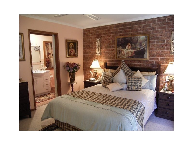 377 Poplar Drive, Lavington NSW 2641