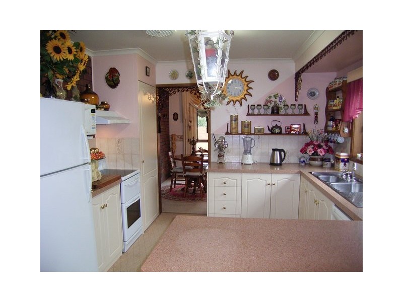 377 Poplar Drive, Lavington NSW 2641