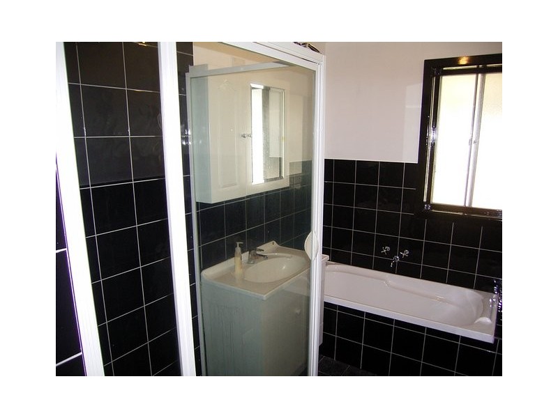 545 Williams Street, Lavington NSW 2641