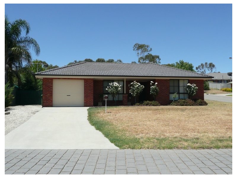 6 Meyer Place, Thurgoona NSW 2640