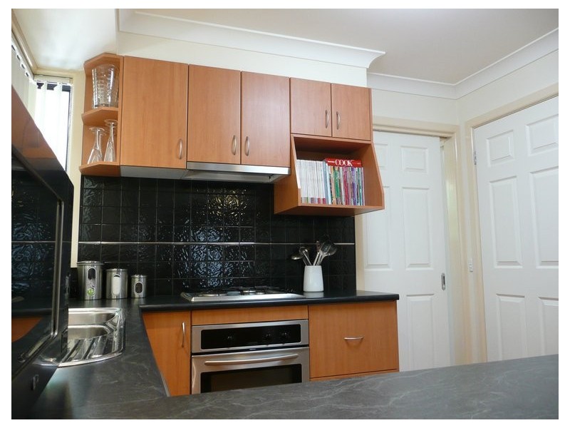 6 Meyer Place, Thurgoona NSW 2640