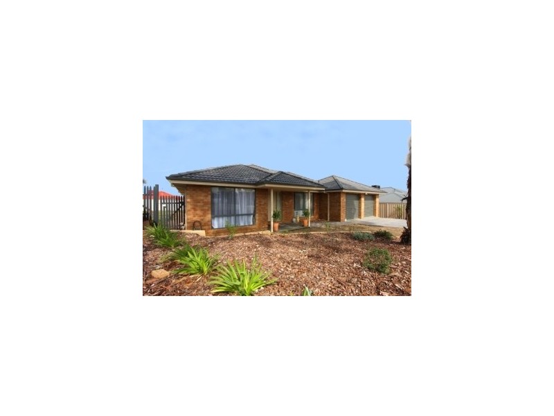 13 Honeysuckle Way, Thurgoona NSW 2640