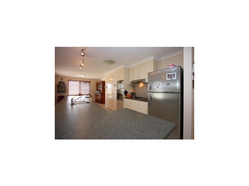 13 Honeysuckle Way, Thurgoona NSW 2640