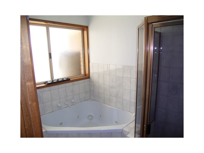 30 Neptune Drive, Lavington NSW 2641