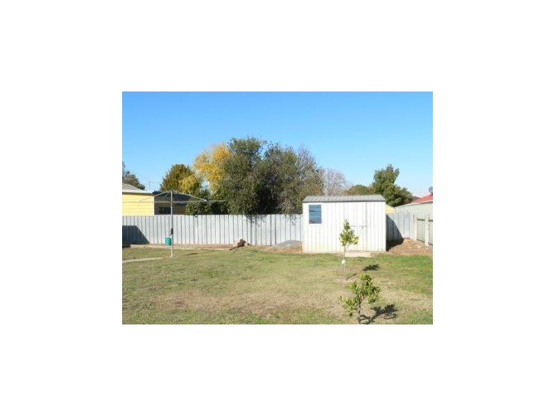 527 Daly Street, Lavington NSW 2641