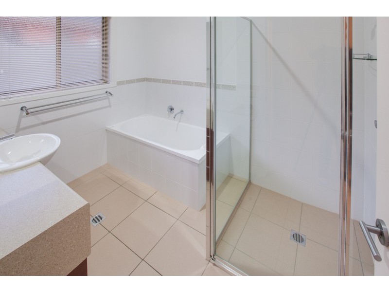 4/585 Livermore Street, Lavington NSW 2641