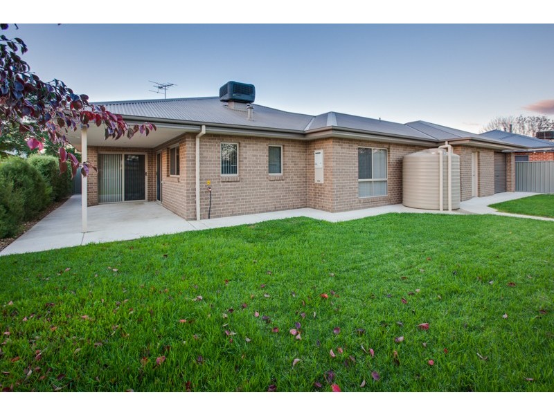 4/585 Livermore Street, Lavington NSW 2641