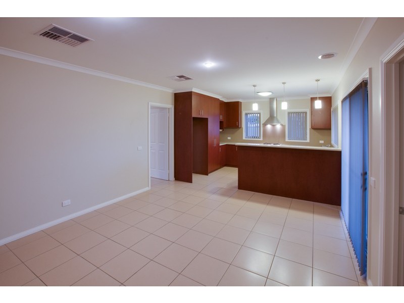 4/585 Livermore Street, Lavington NSW 2641