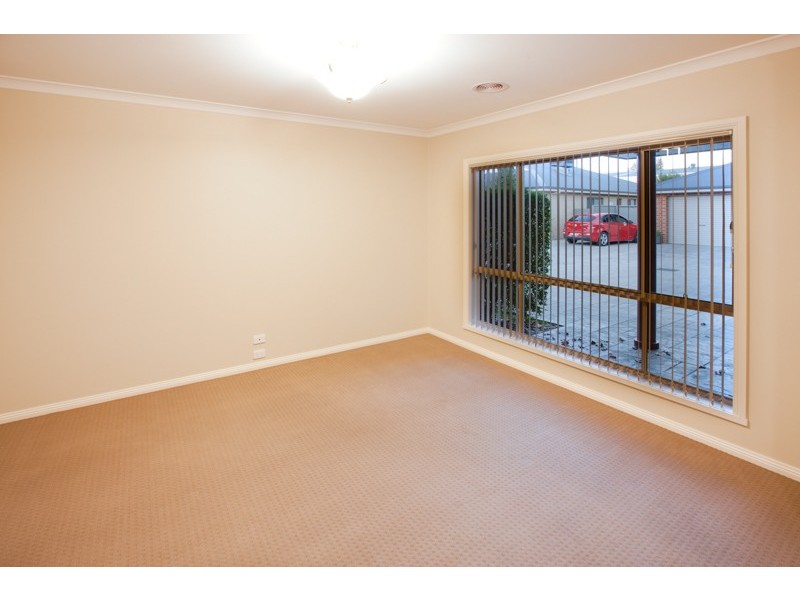 4/585 Livermore Street, Lavington NSW 2641