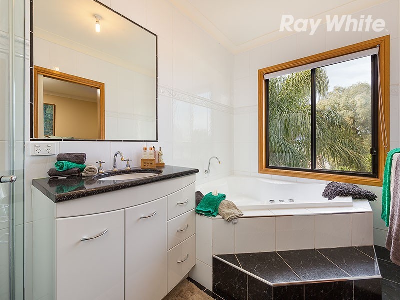 1 O’Mahony Close, Lavington NSW 2641