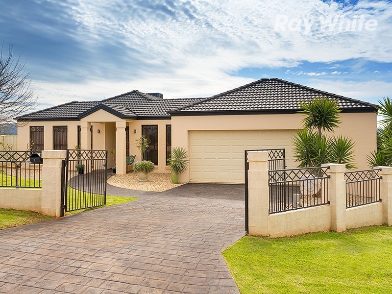 1 O’Mahony Close, Lavington NSW 2641