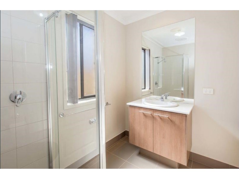 27 Victoria Cross Parade, Wodonga VIC 3690