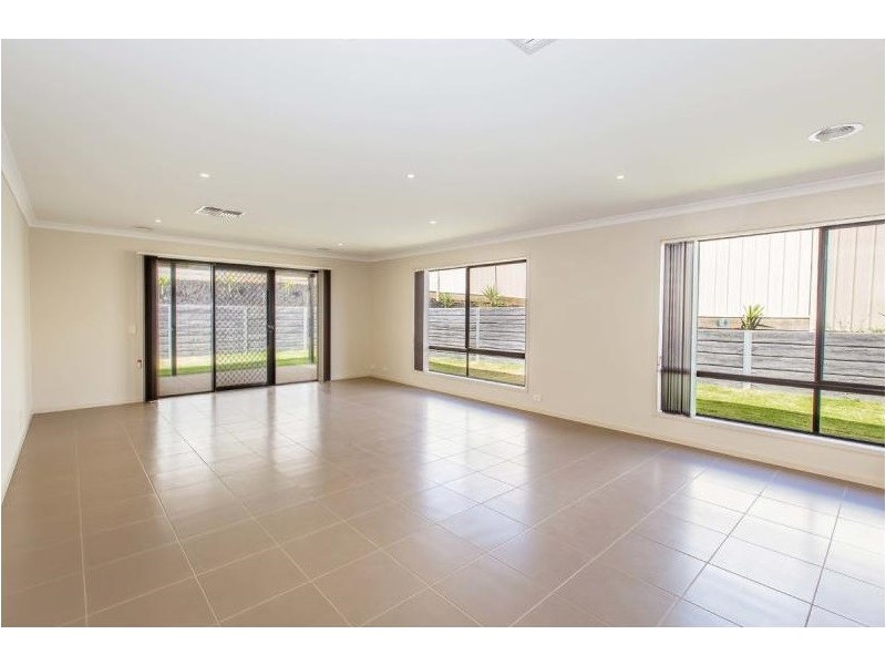 27 Victoria Cross Parade, Wodonga VIC 3690