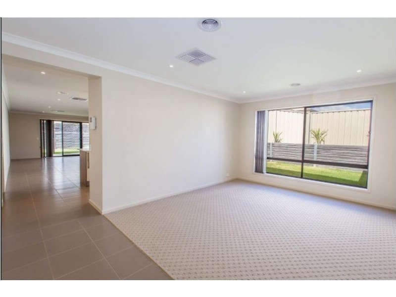 27 Victoria Cross Parade, Wodonga VIC 3690