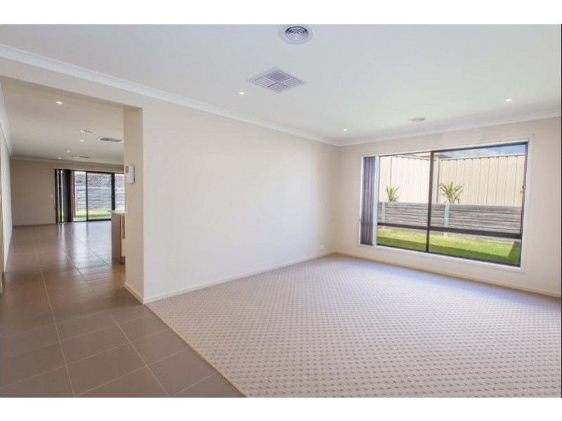 27 Victoria Cross Parade, Wodonga VIC 3690