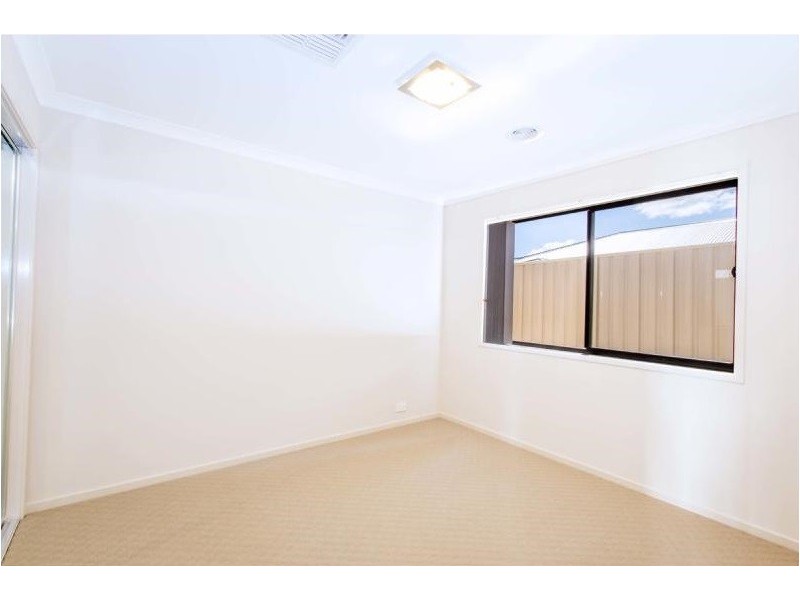 27 Victoria Cross Parade, Wodonga VIC 3690