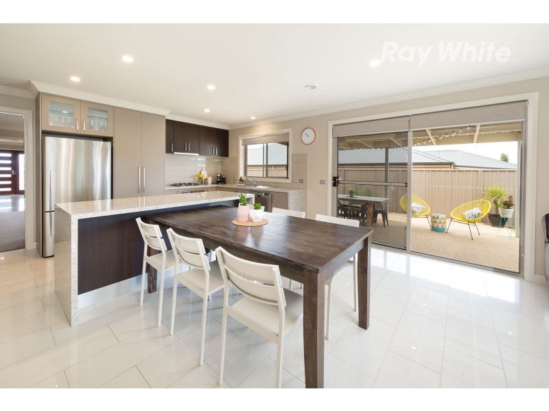 15 Lawson Circuit, Lavington NSW 2641