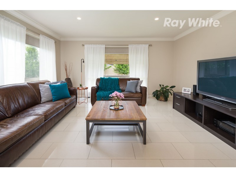 15 Lawson Circuit, Lavington NSW 2641