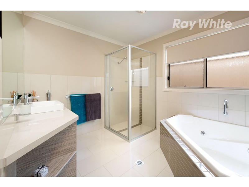 15 Lawson Circuit, Lavington NSW 2641
