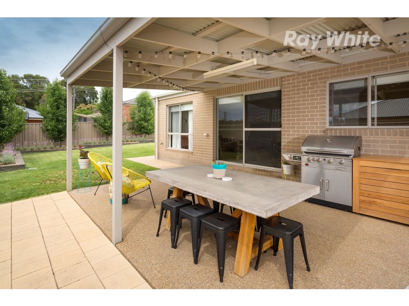 15 Lawson Circuit, Lavington NSW 2641