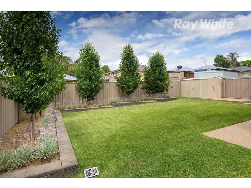 15 Lawson Circuit, Lavington NSW 2641