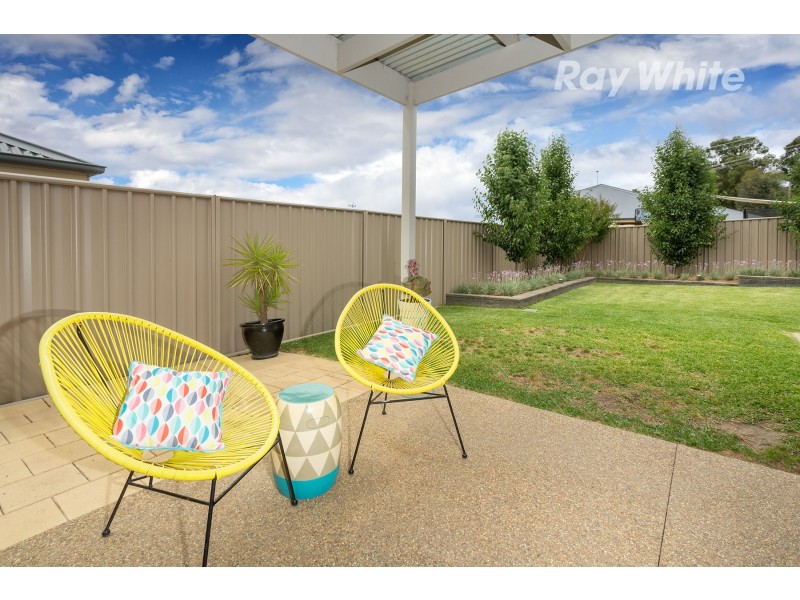 15 Lawson Circuit, Lavington NSW 2641