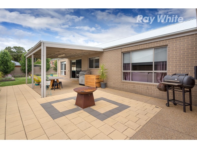 15 Lawson Circuit, Lavington NSW 2641