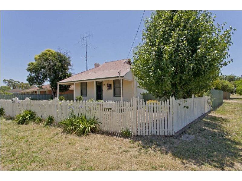 10 Balfour Street, Culcairn NSW 2660