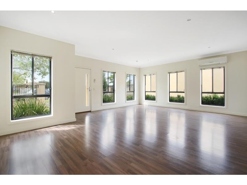 1/379 Urana Road, Lavington NSW 2641