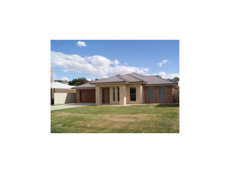 14 Britton Court, Jindera NSW 2642