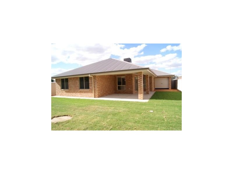 14 Britton Court, Jindera NSW 2642