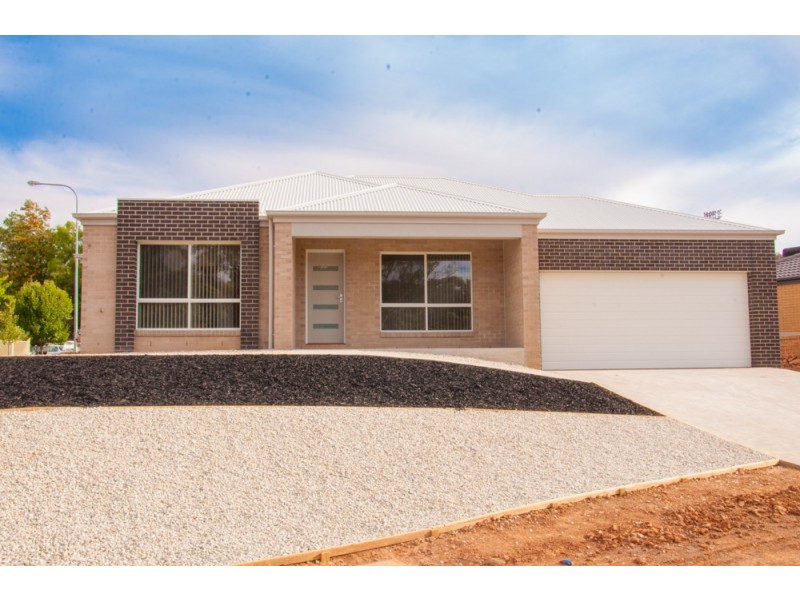 32 Cornwall Avenue, Lavington NSW 2641