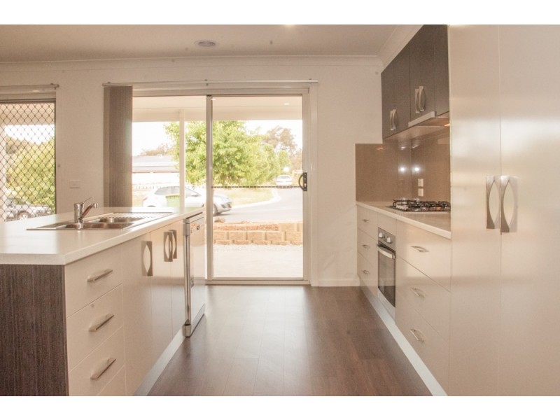 32 Cornwall Avenue, Lavington NSW 2641