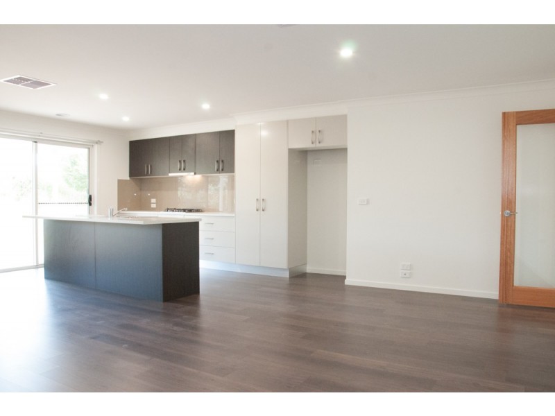 32 Cornwall Avenue, Lavington NSW 2641