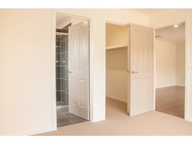 32 Cornwall Avenue, Lavington NSW 2641