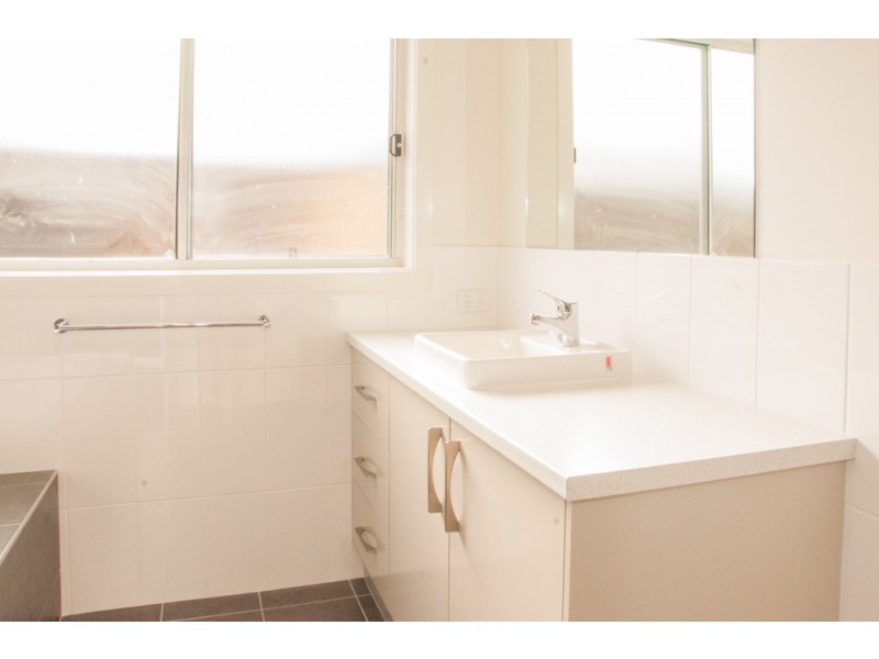 32 Cornwall Avenue, Lavington NSW 2641