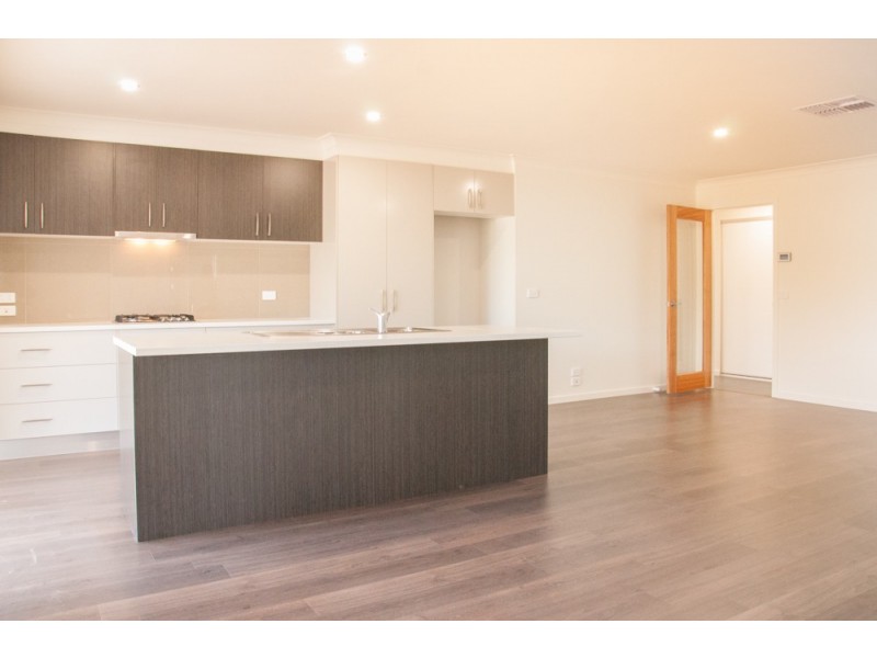 32 Cornwall Avenue, Lavington NSW 2641