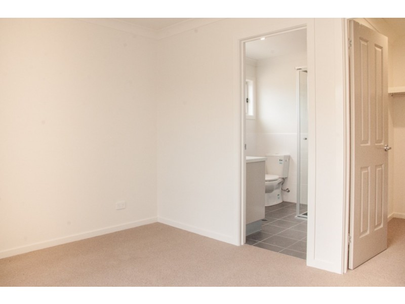 32 Cornwall Avenue, Lavington NSW 2641