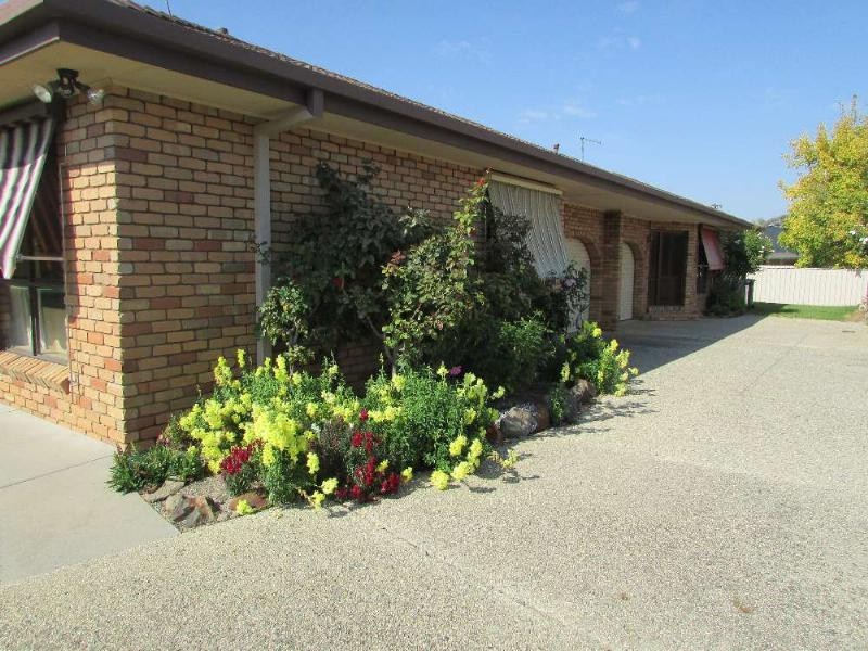 1/395 Sandrina Drive, Lavington NSW 2641